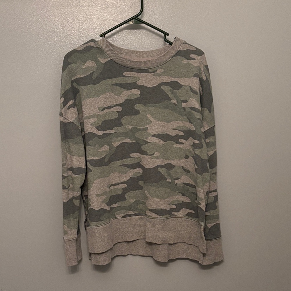 Time and Tru Camo Sweatshirt - Green and Gray